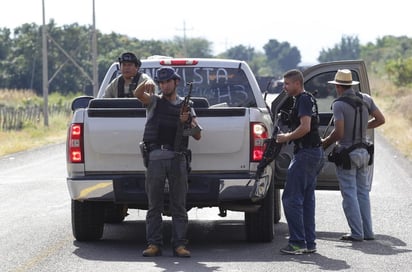 Los grupos de autodefensas habían tomado el Palacio Municipal de Apatzingán, pero este día fuerzas federales retomaron el control. (Archivo)