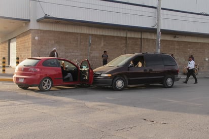 Accidente. Los  tres vehículos involucrados sufrieron daños materiales de consideración.