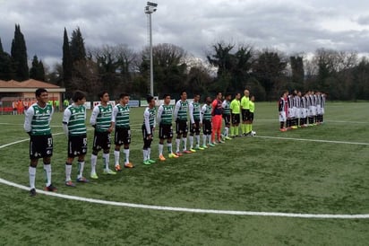 Santos no supo mantener su ventaja de 2-0 y terminó con empate a dos goles ante el Sienna de Italia. Empata Santos en la Copa Viareggio