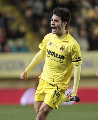 El centrocampista del Villarreal, Manuel Trigueros, celebra su gol, segundo del equipo, durante el partido correspondiente a la jornada vigésimo segunda de Liga en Primera División, ante Osasuna. (EFE)