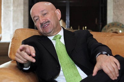 Desarrollo. Carlos Salinas ejemplifica que en 1993 México exportó unos 50 mil millones de dólares, y que ahora vende 350 mil millones de dólares.