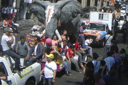 En camionetas 'desfilaron' por las calles de la ciudad.