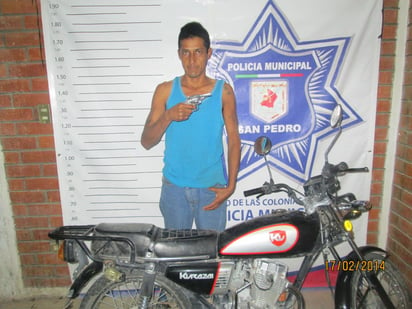 Detenido. Lo capturan con motocicleta robada y un revólver calibre .38. 