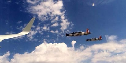 Minutos antes de aterrizar, cuatro aviones PC-9 se colocaron en los dos flancos de la aeronave presidencial.  (EL Universal) 
