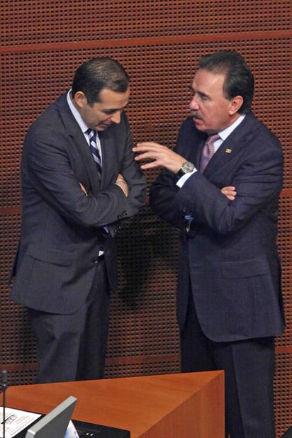 Acusa. Los senadores del PAN, Ernesto Cordero y el coordinador del PRI, Emilio Gamboa, durante la sesión de la Cámara.