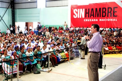 Visita. El presidente de México, Enrique Peña Nieto, realizó una visita ayer a la región purépecha de Michoacán, para verificar los programas sociales y de seguridad puestos en marcha. 