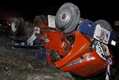 Percance. Un tráiler conducido a exceso de velocidad embistió a un camión de peregrinos.