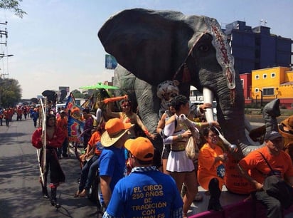 La caravana marchó hacia la Plaza de la Constitución. (El Universal) 