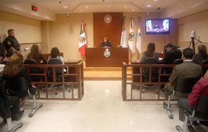 Sala. En la Facultad de Derecho de la Universidad Autónoma de NL, fue puesta en marcha la primer sala de juicios orales.