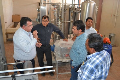 Recorrido. El titular de SAGDR en La Laguna, visitó la Facultad de Agricultura para conocer y supervisar proyectos.