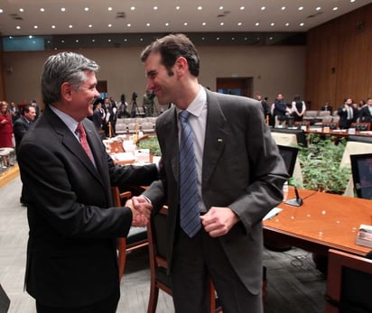 Saludo. Leonardo Valdés Zurita y Lorenzo Córdova.