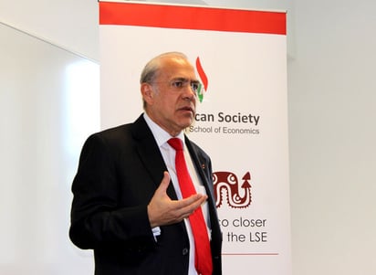 Foro. El secretario general de la OCDE, José Ángel Gurría, durante el foro 'Mexico Week' .