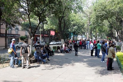 Suman 146 réplicas tras el temblor de 7.2 grados de ayer viernes. (Notimex) 
