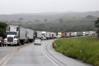 Autopista. En la fotografía se puede observar el tramo de una autopista del estado de Veracruz.