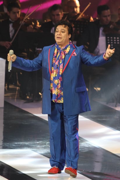 Enfermo. Juan Gabriel debió regresar al hospital por una recaída en su salud; en días pasados tuvo que ser atendido por neumonía.