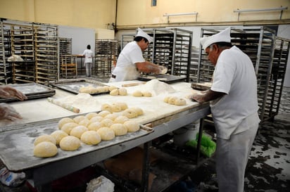 Buscarán convenios para mejorar la eficiencia de las panaderías, a fin de poder reducir costos en energía eléctrica y agua. (Archivo) 