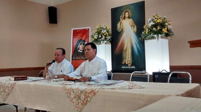 Antonio Mata Rendón, vicario de en la Catedral de nuestra Señora del Carmen en Torreón y asesor diocesano del Movimiento y Monseñor José Luis Escamilla Estrada, fueron los encargados de dar los detalles de las actividades que se realizarán el próximo domingo 27 de abril.