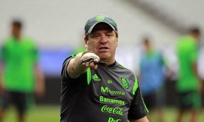 El técnico de la Selección Mexicana de Futbol, Miguel Herrera, estuvo presente en el estadio de los Cubs de Chicago.