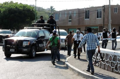 Hallazgo. Agentes de la Policía Federal incautaron 500 kilos de drogas sintéticas en una playa.