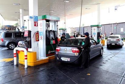 Con este aumento, en lo que va del año la gasolina tipo Magna ha registrado un incremento de 4.5 por ciento; la tipo Premium ha aumentado 5.1 por ciento y el Diesel ha subido 5.4 por ciento, del 1 de enero de este año a la fecha. (NOTIMEX)