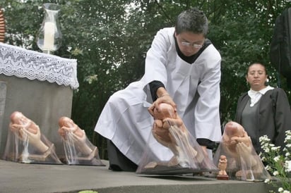 Integrantes de grupos religiosos de esta capital, con pancartas, mantas y gritos de '¡Vida sí, aborto no!' protestaron en contra de la despenalización del aborto.