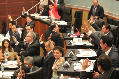 Congreso. Aspecto de la sesión de la Comisión Permanente del Congreso de la Unión realizada en el Senado.