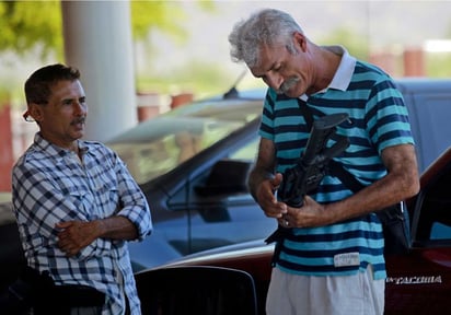 Sin expediente. Uno de los líderes de autodefensas acusa a Mireles del homicidio de cinco personas.