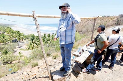 Vigilancia. En la barricada de Chuquiapan, ‘Papá Pitufo’.