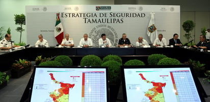 Presentación. El secretario de Gobernación, Miguel Ángel Osorio Chong (centro), hablando en una reunión en  Reynosa.