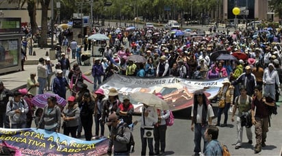 Impiden paso. Los dirigentes anunciaron que visitarían la Segob para insistir en la solución del pliego de demandas. (EL UNIVERSAL)