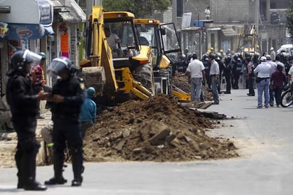 Suman además seis elementos policíacos liberados, luego de ser retenidos por vecinos que se oponen al proyecto de agua potable. (El Universal)