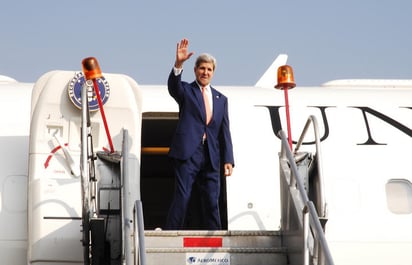 John Kerry fue despedido en el Aeropuerto Internacional de la Ciudad de México (AICM) por el canciller José Antonio Meade Kuribreña. (Archivo)