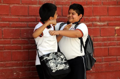 El preseidente de México reconoció que el fenómeno conocido como acoso escolar refleja el nivel de violencia que se vive en las calles. (Archivo)