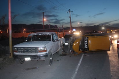 Accidente. Los daños materiales fueron calculados por los representantes de las aseguradoras en alrededor de los 50 mil pesos solamente en el taxi.