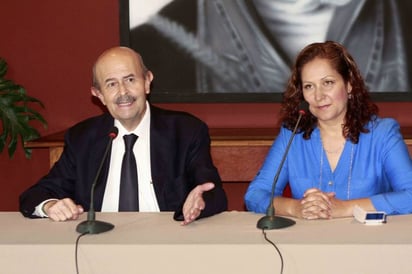 Conferencia. El gobernador de Michoacán, Fausto Vallejo, durante la conferencia de prensa, de ayer.