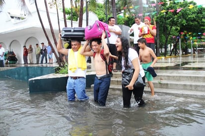 Disturbio. Las lluvias dejaron 40 colonias inundadas.
