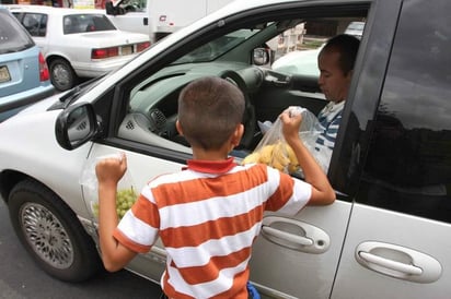 En México hay más de tres millones de niñas y niños, de entre 3 y 17 años de edad que no asisten a la escuela y trabajan.
