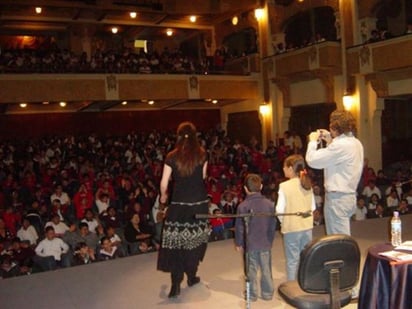 El invitado. Con una selección de cuentos cortos infantiles, el actor mexicano Constantino Costas, leerá en el Teatro Martínez.