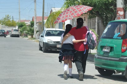 La Secretaría de Educación de Tamaulipas hizo un llamado a alumnos, maestro y padres de familia para que extremen precauciones por las altas temperaturas que se registran. (Archivo)