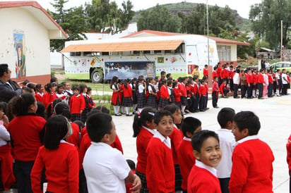 Educación básica. Olac Fuentes Molinar señaló que en México se puede garantizar la escuela, pero no que el alumno aprenda.