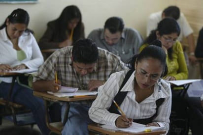 'Copiones'.- 79 maestros utilizaron acordeones o copiaron en el examen de Carrera Magisterial.