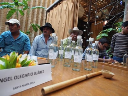 Los productores de mezcal denuncian que con sus propuestas de modificaciones, el presidente del Comercam busca beneficiar sólo a unos cuantos, especialmente intermediarios.