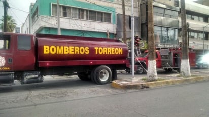 Incendio. Se registró en el segundo piso del establecimiento comercial.