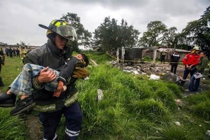 La zona fue acordonada por elementos del cuerpo de Bomberos de Toluca, de la policía estatal y municipal, así como de Protección Civil. 