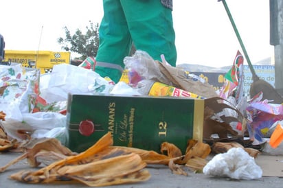 Alcohol. Si hay altos niveles en el volumen de la música o basura al día siguiente de la fiesta, invitan interponer una queja. 