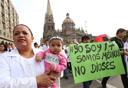 Unidos. Acusados de negligentes, los médicos se aliaron con el fin de alzar su voz en medio de la crisis de salud pública.