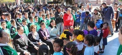 Personas que se dicen egresadas de la casa hogar, así como parte del voluntariado del lugar, defendieron a la directora acusada de maltrato y abuso de casi 500 niños. 