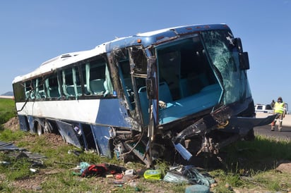 Volcadura. Accidente sobre la autopista Cuencamé-Gómez Palacio, deja 8 personas lesionadas.  