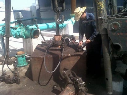 La bomba se encuentra en la calle González Calderón y avenida Angel Urraza. (TWITTER)