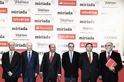 En el marco del lanzamiento, por Banco Santander y Telefónica, de la plataforma de educación online MiriadaX, señaló que iniciativas de ese tipo acercan el saber a un gran número de personas que carecen de la posibilidad de acceder a una educación. (EFE)